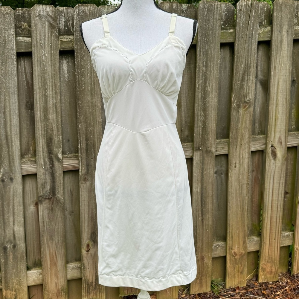 1960’s Vintage adjustable Slip Size 36 Average - Picture 4 of 11